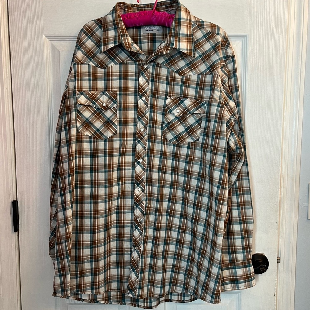 WRANGLER Pearl snap brown and blue plaid button down shirt
